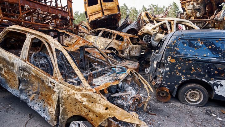 Sage's Junkyard story focused on literary voices and commercial hooks, and plot-driven suspense Sage's Junkyard story focused on literary voices and commercial hooks, and plot-driven suspense