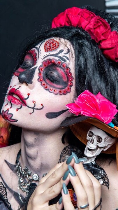 Jen loves Peace LBGTQ+, Dia De Los Muertos, Mexican immigrant in speculative fiction contemporary romances, friendships, gender, sexuality & coming of age book Jen loves Peace LBGTQ+, Dia De Los Muertos, Mexican immigrant in speculative fiction contemporary romances, friendships, gender, sexuality & coming of age book