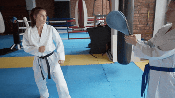 jen_continues_her_training_in_another_form_of_martial_arts._peace_frog_the_peace_strain_series (720p)